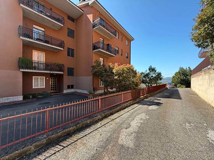 Appartamento quadrilocale in vendita in Via Tito Oro Nobili, Todi
