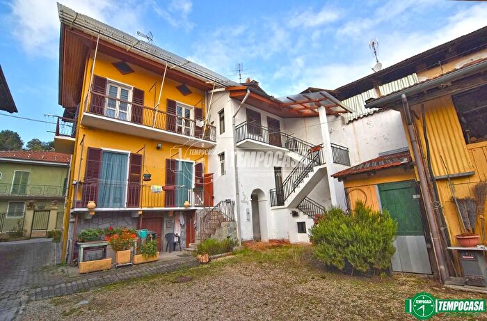Casa trilocale in vendita in Via delle Torri, Rocca Canavese