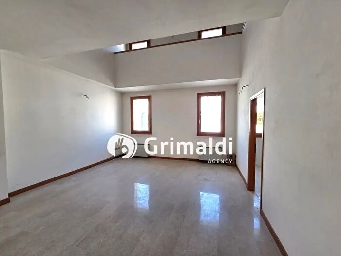 Appartamento con 5 locali in vendita in Corso Giacomo Matteotti, Ficarolo