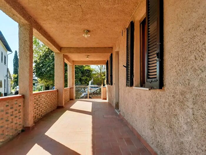 Casa con 5 locali in vendita in Pontedera