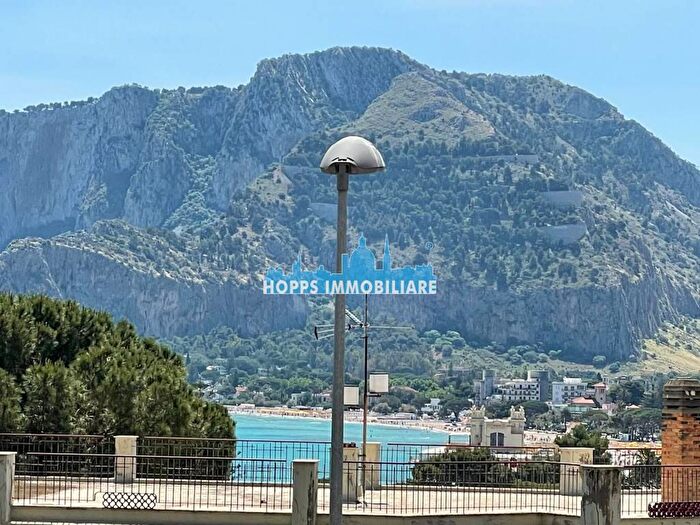 Casa quadrilocale in affitto in Via Pindaro, Mondello Valdesi, Palermo