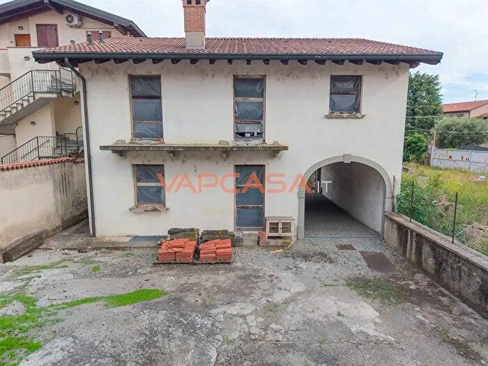 Case in Vendita e in Affitto - 2