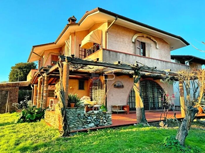 Casa con 10 locali in vendita in Vaiana Forte dei Marmi Italia, Forte Dei Marmi