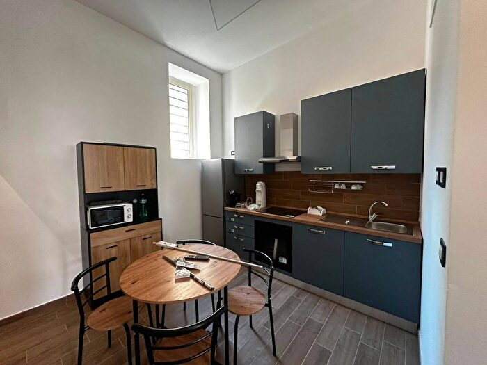 Appartamento monolocale in affitto in Via Luca Giordano, Vomero, Napoli
