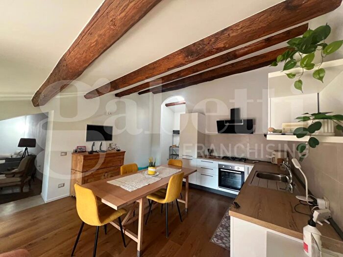 Appartamento con 6 locali in vendita in Via Roma Snc Rieti Ri, Rieti