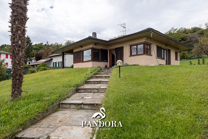 Casa con 5 locali in vendita in Don Cerutti, Arona