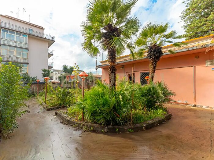 Appartamento con 7 locali in vendita in Via Antonio Zacco, Catania