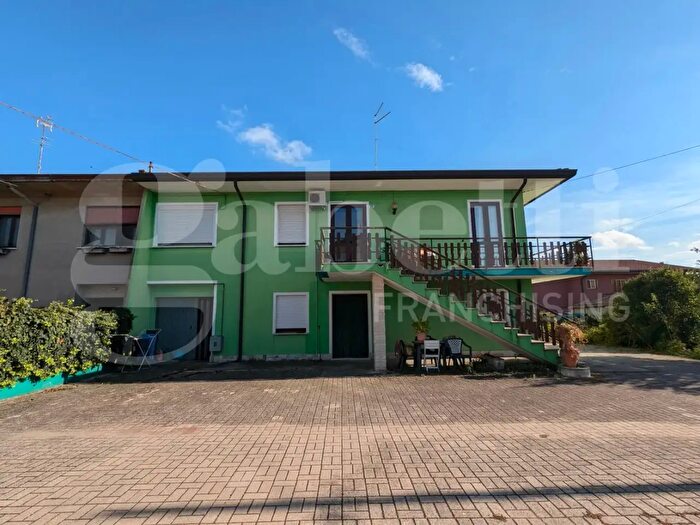 Casa con 5 locali in vendita in Porto Viro