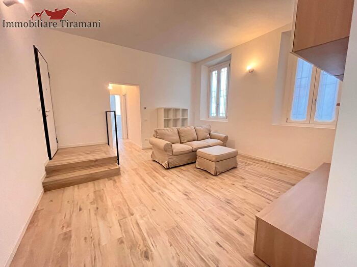 Appartamento trilocale in affitto in Zona Piazza Cittadella, Piacenza