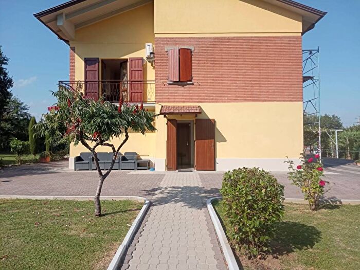 Casa quadrilocale in affitto in Via Roma, Centro, Albinea