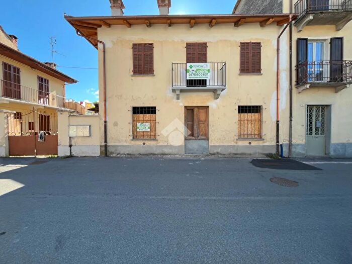 Casa con 6 locali in vendita in Via Barge, Paesana