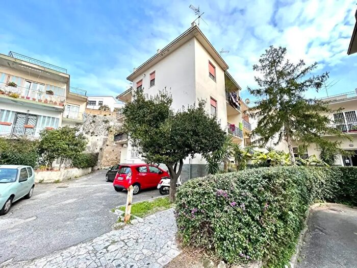 Appartamento bilocale in affitto in Via Tripergola, Pozzuoli