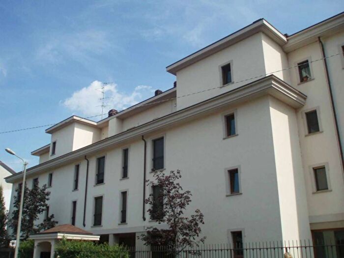 Appartamento trilocale in affitto in via Magenta, San Carlo Stazione, Monza