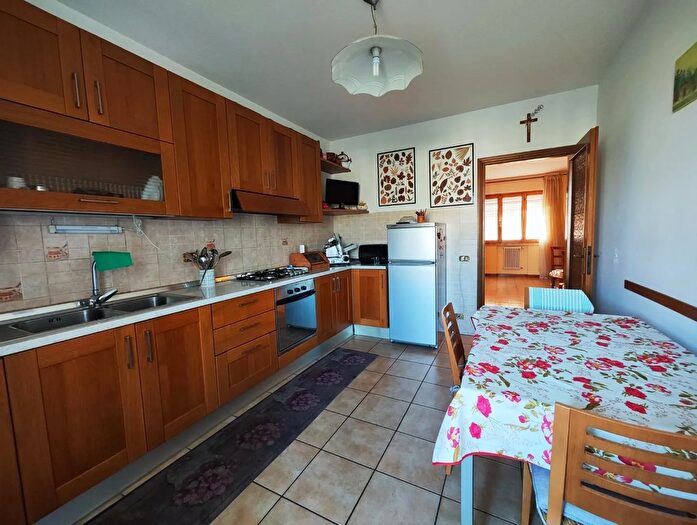 Appartamento con 6 locali in vendita in Via Giuseppe di Vittorio Calcinaia, Calcinaia