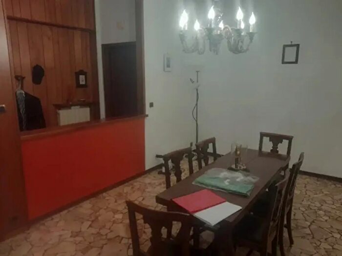 Appartamento trilocale in vendita in Via Giuseppe Manfredi, Piacenza
