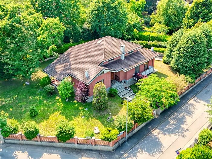 Casa con 10 locali in vendita in Via Givoletto, Caselette