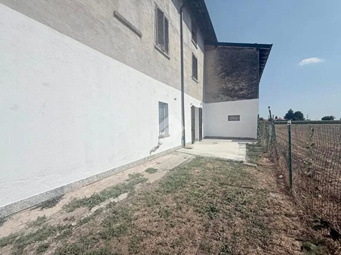 Appartamento trilocale in vendita in Via Piatti, Turate