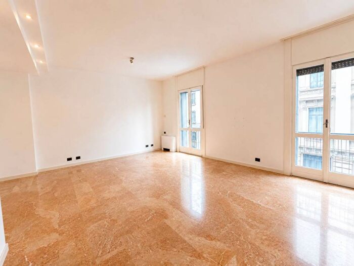 Appartamento con 5 locali in affitto in Piazza Luigi Vittorio Bertarelli, Carrobbio, Milano
