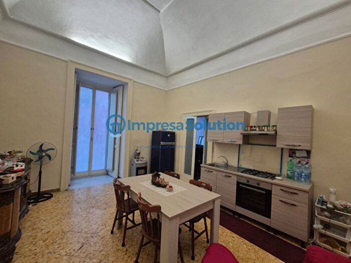 Appartamento bilocale in affitto in Via Santi Apostoli, Tribunali, Napoli