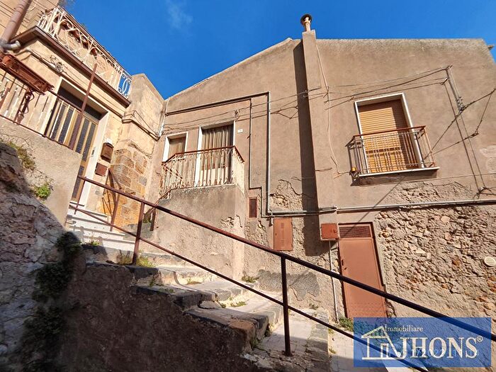 Casa in vendita in Via Chella, Enna