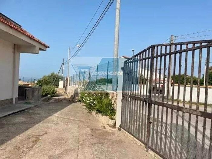 Casa con 8 locali in vendita in Melilli