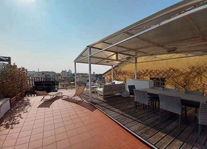 Appartamento con 5 locali in affitto in Firenze, Firenze