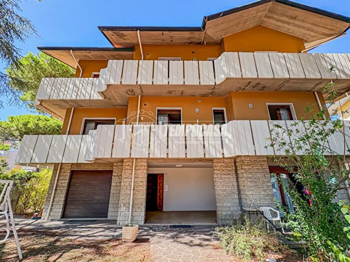 Appartamento trilocale in vendita in Via Vulcano, Cervia