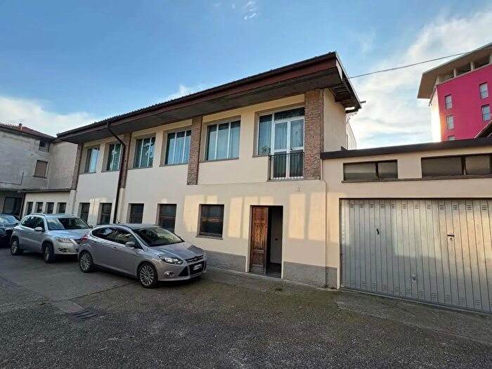 Case in Vendita e in Affitto - 3