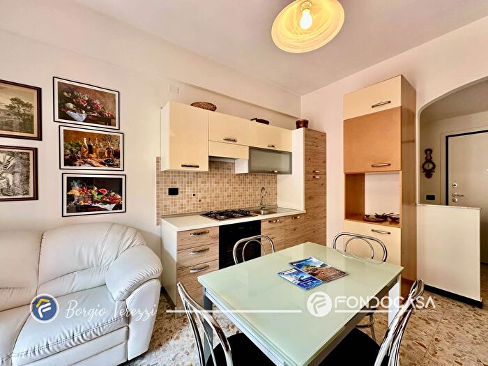 Appartamento trilocale in vendita in Via Generale Arnaldi, Finale Ligure