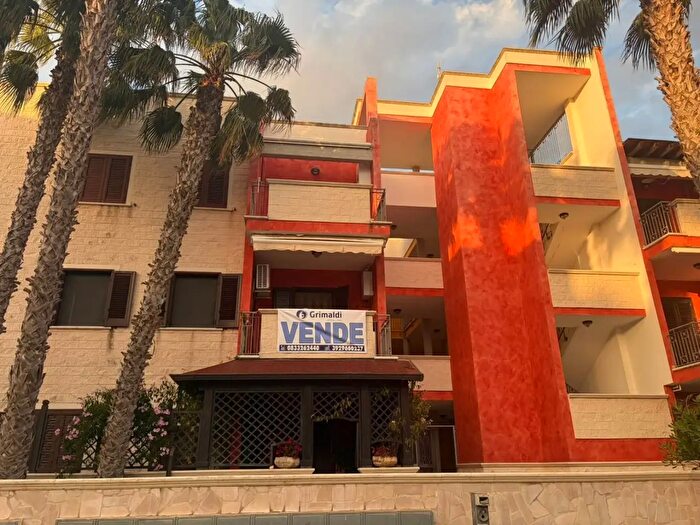 Appartamento trilocale in vendita in Vico della Robinia, Gallipoli