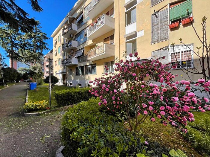 Casa trilocale in affitto in Viale dellEsercito, Cecchignola Giuliano Dalmata, Roma
