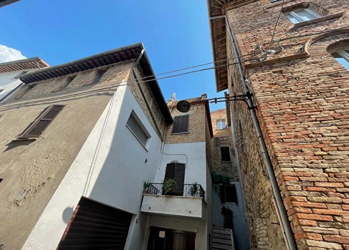 Casa con 11 locali in vendita in Perugia Cannara, Cannara