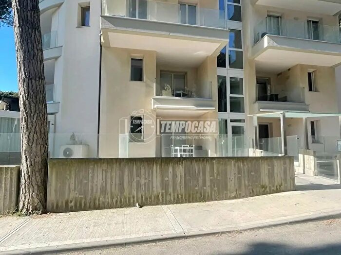 Appartamento trilocale in vendita in Viale dei Pini Lido degli Estensi, Comacchio