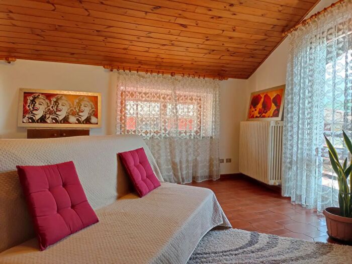 Appartamento con 8 locali in vendita in Mori