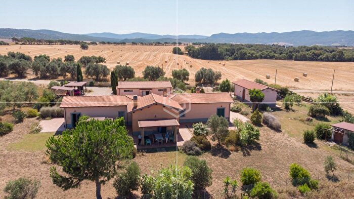 Casa con 8 locali in vendita in Tarquinia