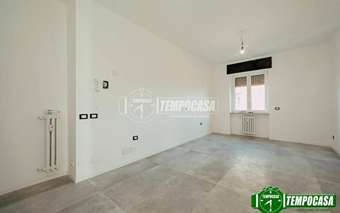 Appartamento trilocale in vendita in Via FLli Rosselli, Voghera