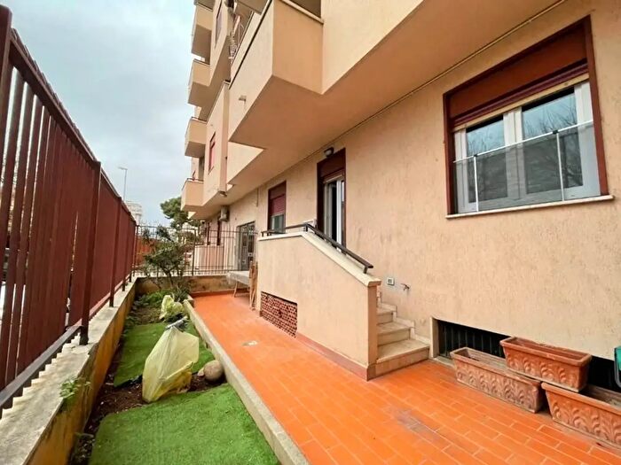 Appartamento trilocale in affitto in Via Remo Sandron, Palermo