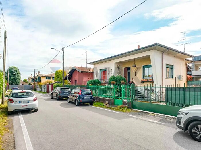 Casa trilocale in vendita in Via Volta, Cerro Maggiore