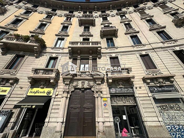 Appartamento monolocale in affitto in Piazza Caiazzo, Centrale, Milano