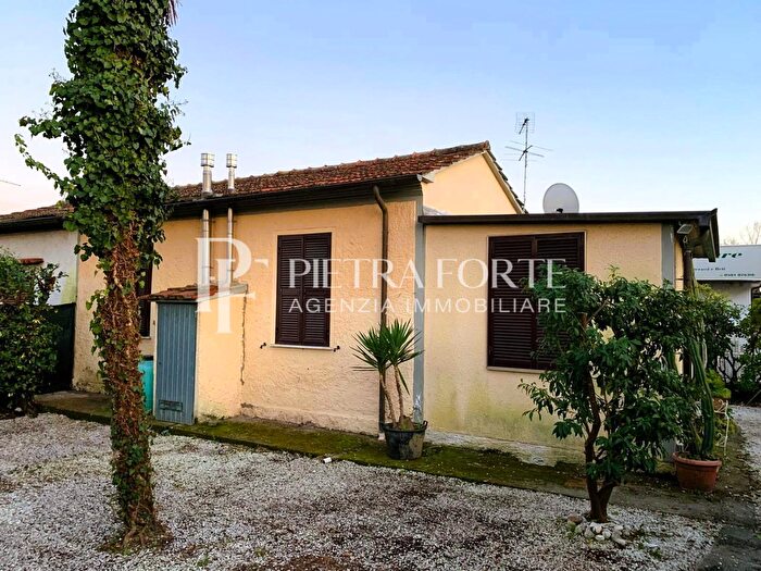 Casa trilocale in vendita in Provinciale, Forte Dei Marmi