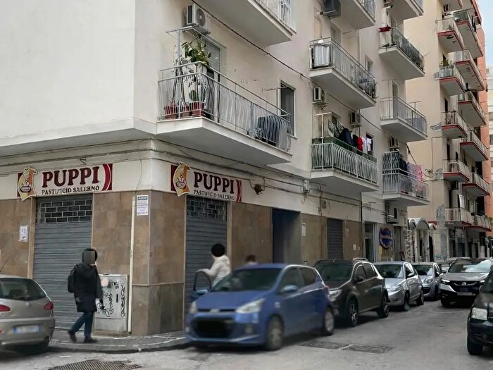 Appartamento con 6 locali in vendita in Via Abella Salernitana, Salerno
