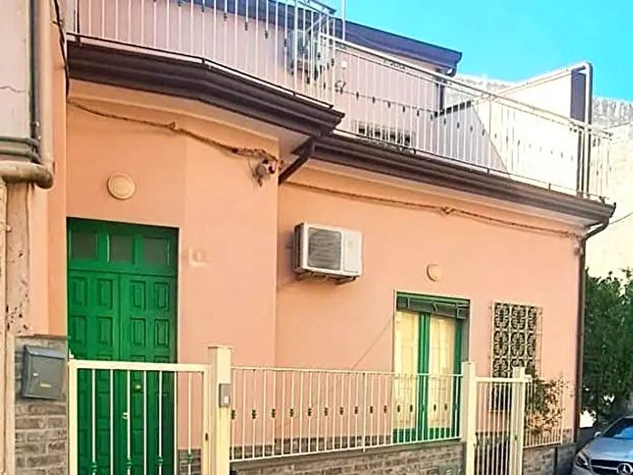 Casa quadrilocale in vendita in Linguaglossa