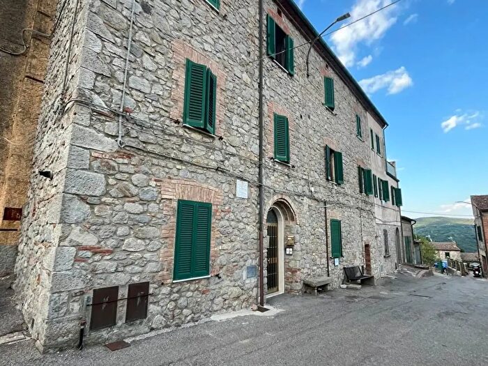 Appartamento con 5 locali in vendita in Roccastrada