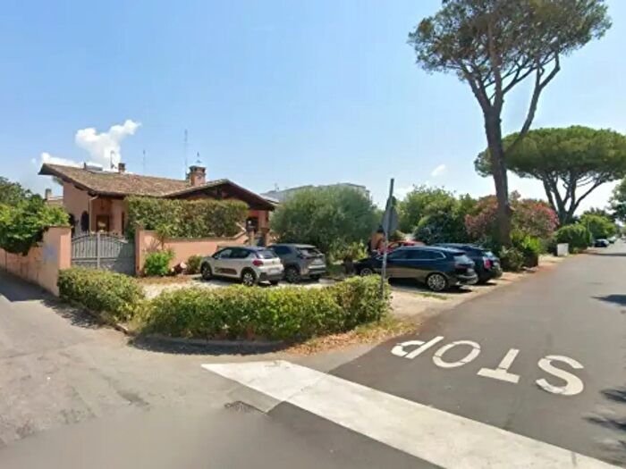 Casa quadrilocale in vendita in Via Alessio Olivieri, Roma