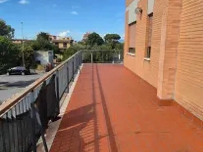 Appartamento trilocale in affitto in Via del Ponte delle Sette Miglia, Roma