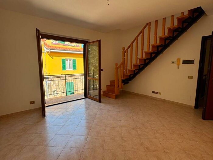 Appartamento quadrilocale in affitto in Via Gabriele D'Annunzio, Centro, Grottaferrata