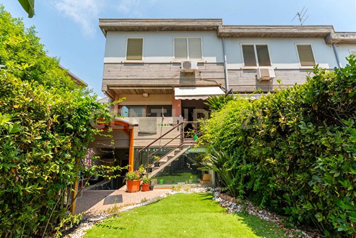 Casa con 6 locali in vendita in Via Brenta, San Gregorio Di Catania