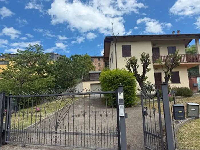 Casa con 5 locali in vendita in Via Don Achille Vecchiati, Serramazzoni