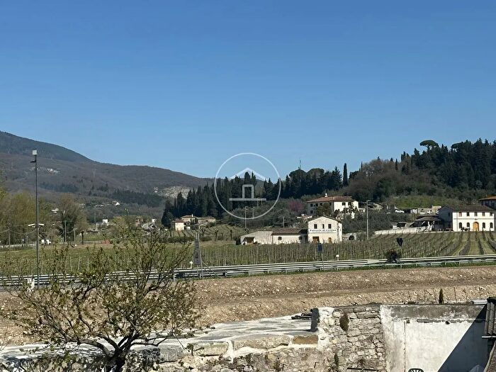 Appartamento con 6 locali in vendita in Via di Davanzello, Calenzano