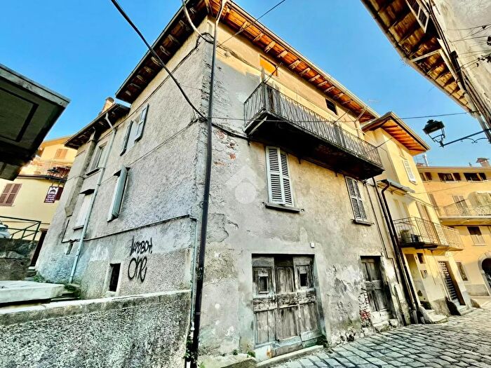 Casa con 10 locali in vendita in Via Pennacchio, Lovere